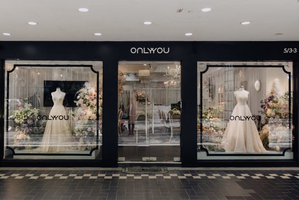 唯美華麗，夢幻如你：唯你婚紗，演繹永恆愛戀的優雅詩篇