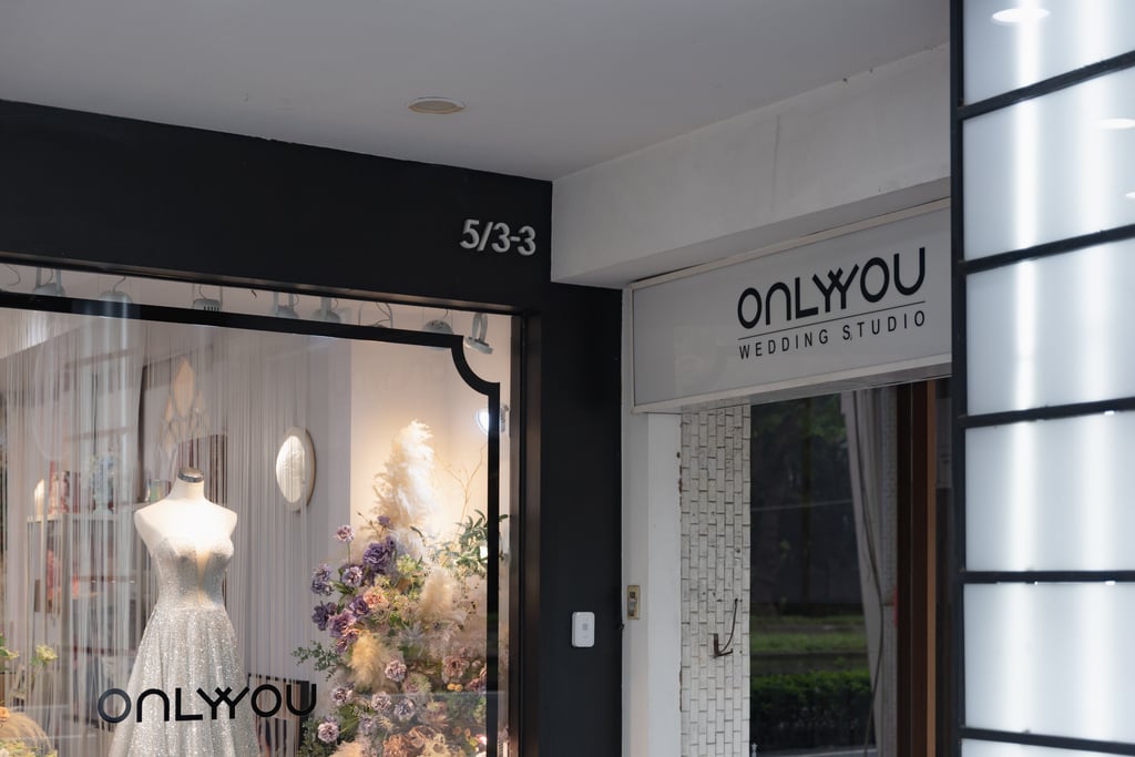 原來選婚紗也能像挑時裝一樣自在愉快、挑到欲罷不能！