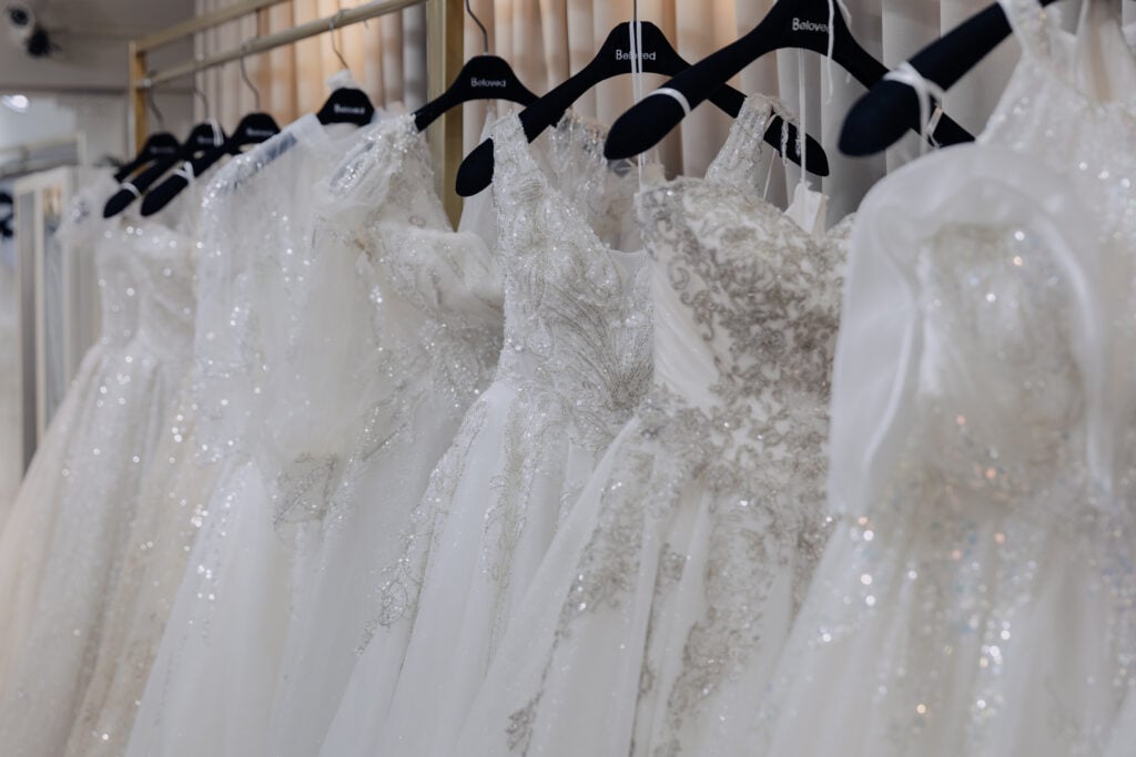 唯美華麗，夢幻如你：唯你婚紗，演繹永恆愛戀的優雅詩篇