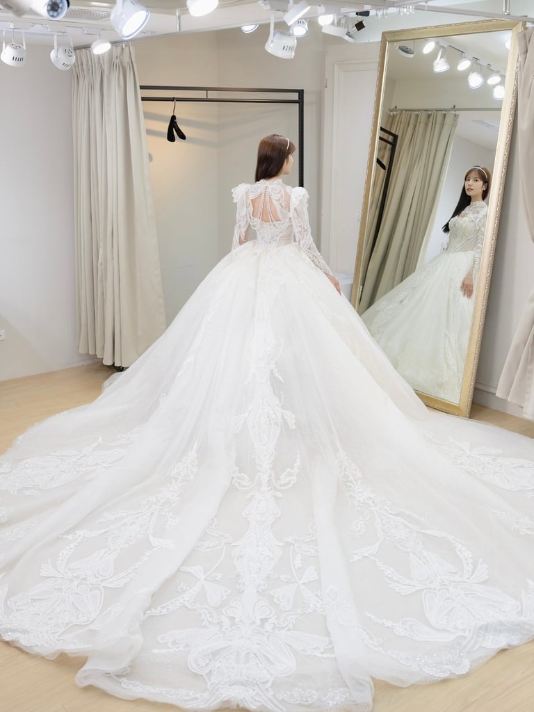 原來選婚紗也能像挑時裝一樣自在愉快、挑到欲罷不能！