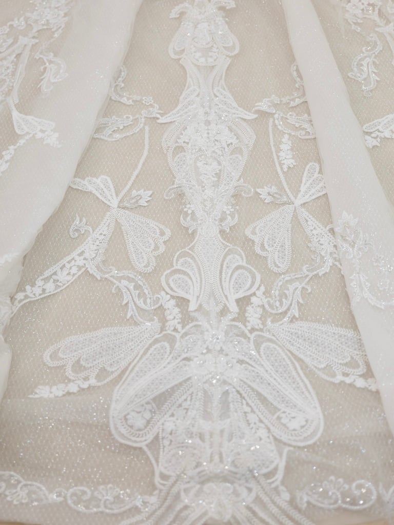 原來選婚紗也能像挑時裝一樣自在愉快、挑到欲罷不能！