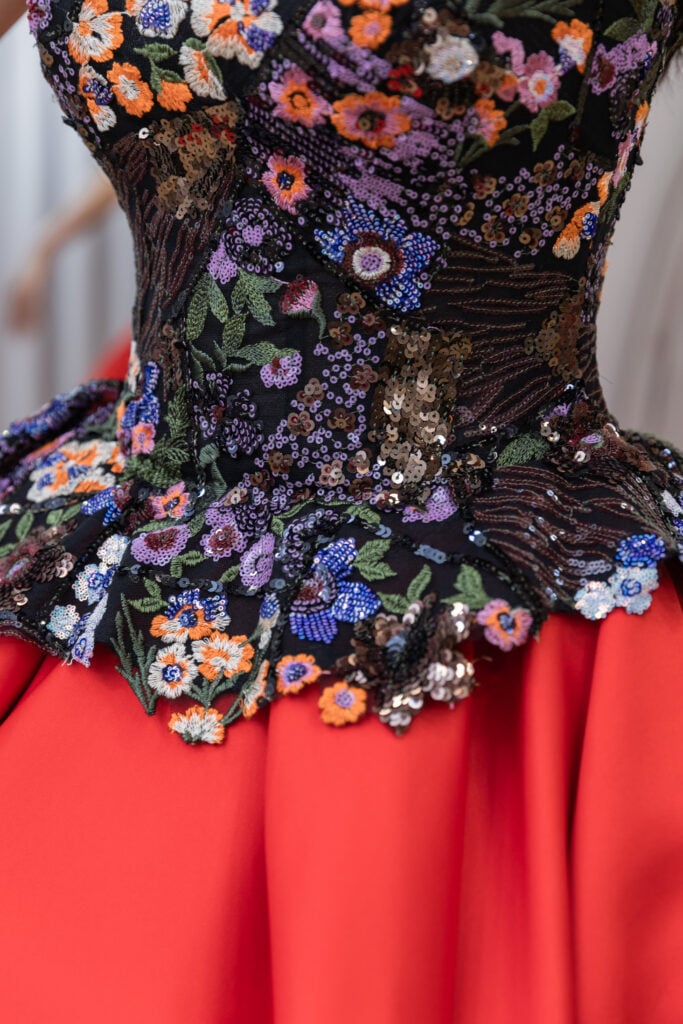 唯美華麗，夢幻如你：唯你婚紗，演繹永恆愛戀的優雅詩篇