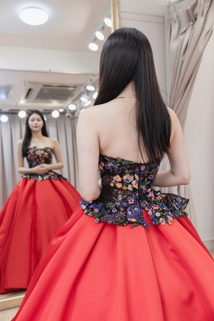 唯美華麗，夢幻如你：唯你婚紗，演繹永恆愛戀的優雅詩篇