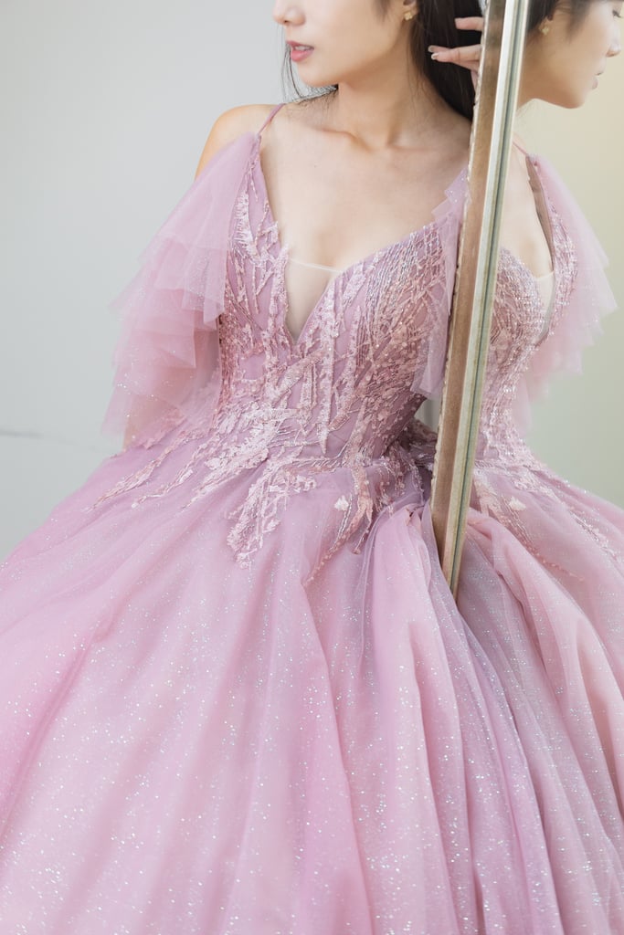 原來選婚紗也能像挑時裝一樣自在愉快、挑到欲罷不能！