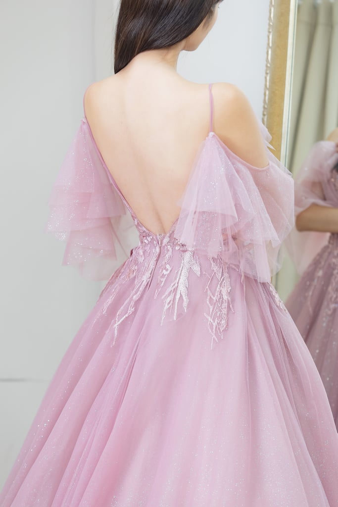 原來選婚紗也能像挑時裝一樣自在愉快、挑到欲罷不能！