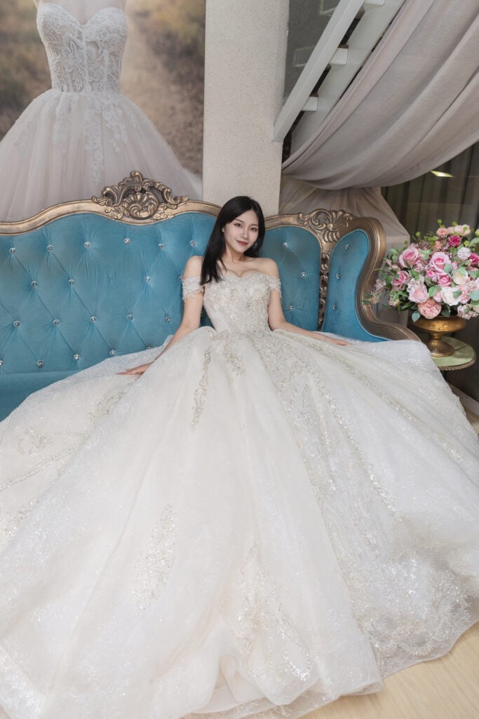 唯美華麗，夢幻如你：唯你婚紗，演繹永恆愛戀的優雅詩篇