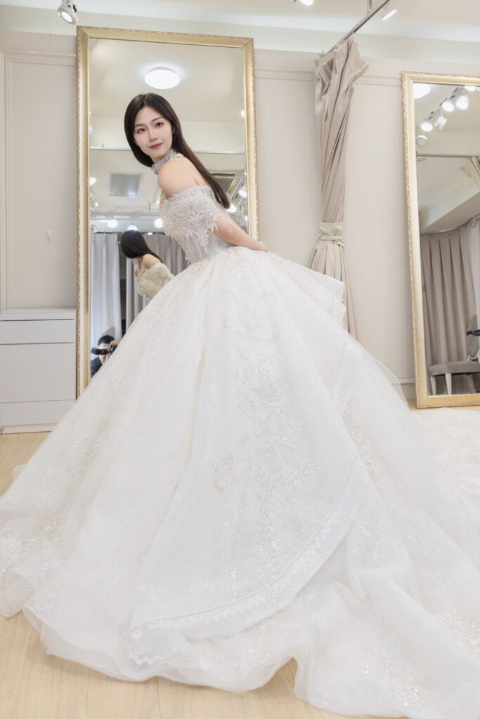 唯美華麗，夢幻如你：唯你婚紗，演繹永恆愛戀的優雅詩篇