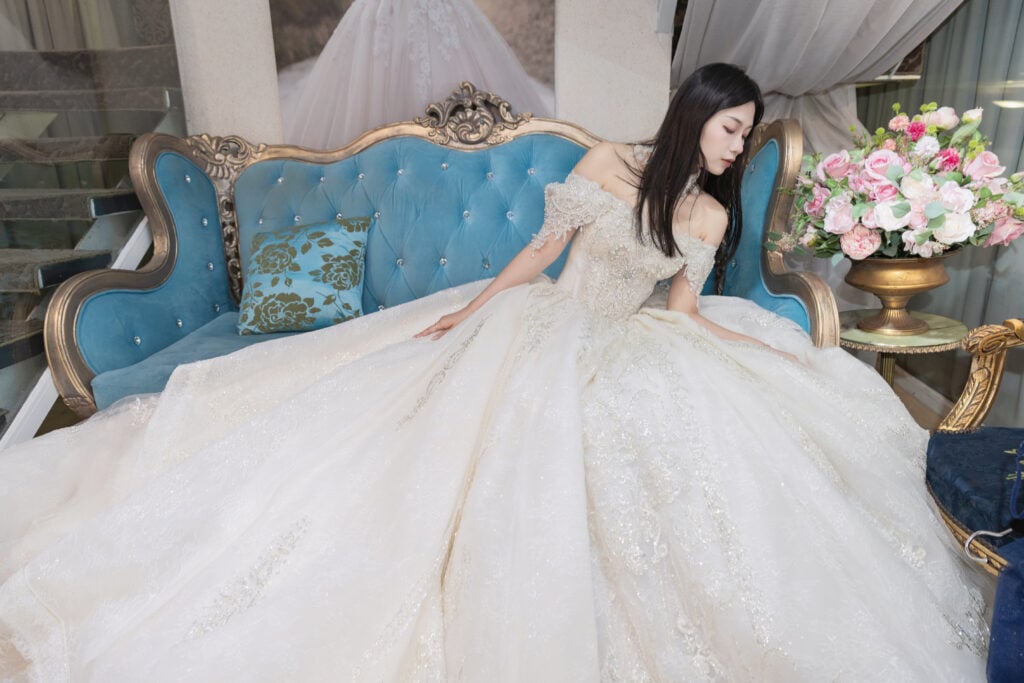 唯美華麗，夢幻如你：唯你婚紗，演繹永恆愛戀的優雅詩篇