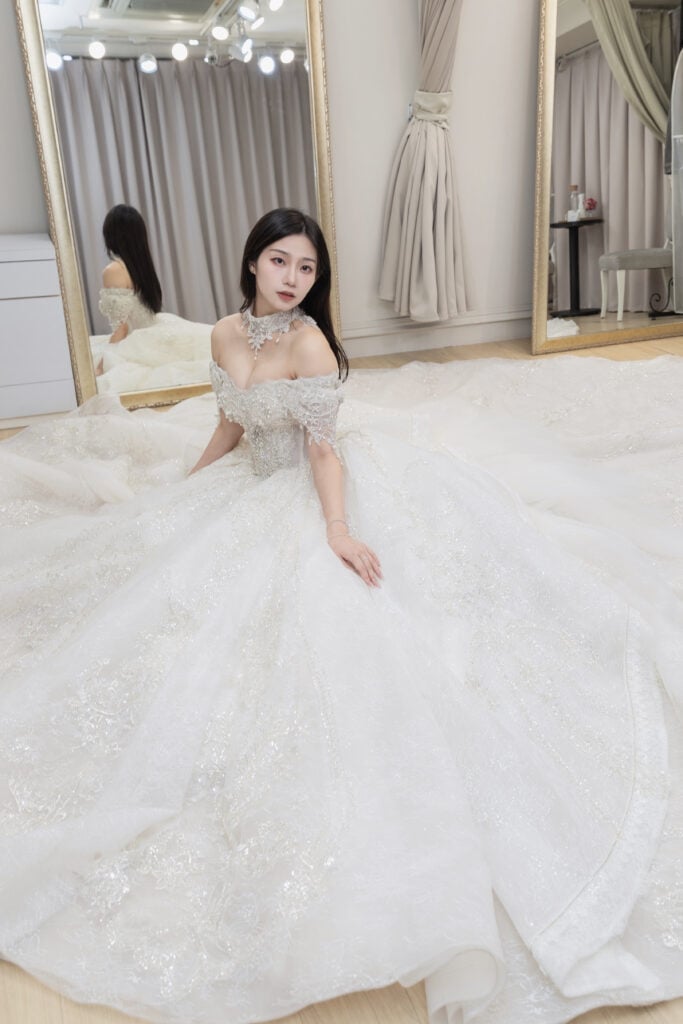 唯美華麗，夢幻如你：唯你婚紗，演繹永恆愛戀的優雅詩篇