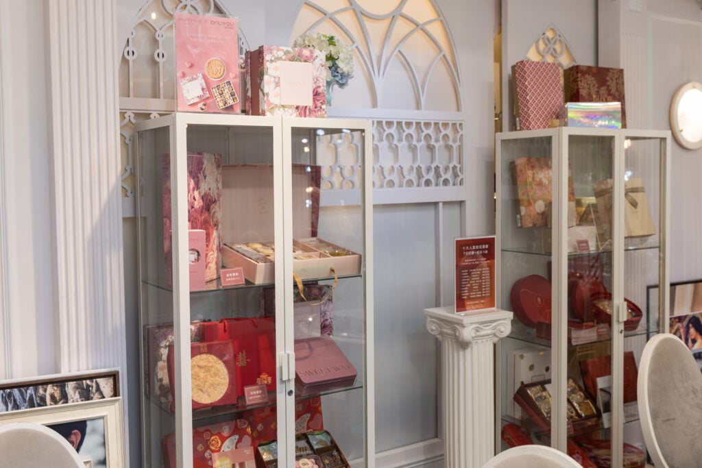 唯美華麗，夢幻如你：唯你婚紗，演繹永恆愛戀的優雅詩篇