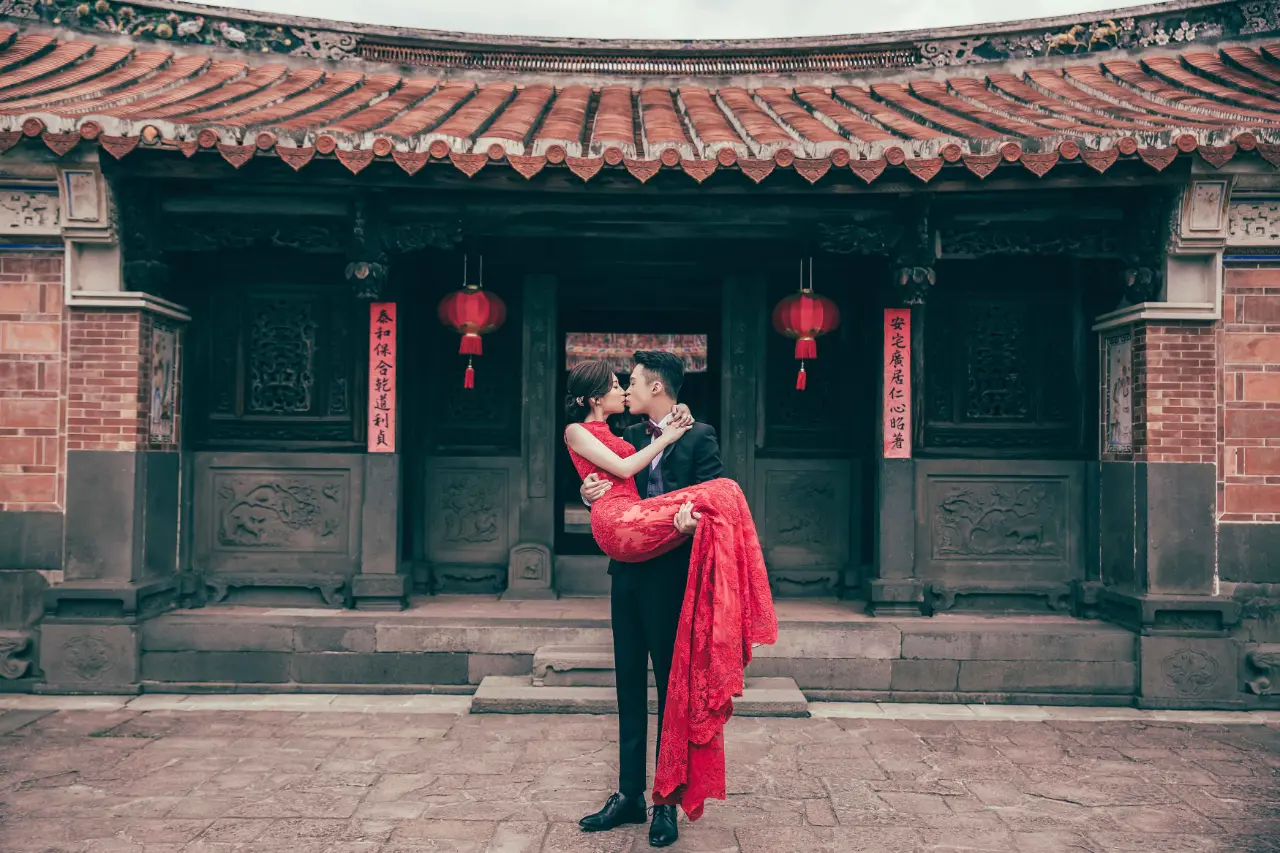 【中式禮服怎麼挑?】 龍鳳掛 / 秀和服 / 改良式旗袍