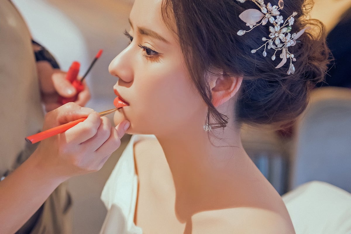 新娘秘書:為您打造完美婚禮妝髮的專業幫手 新娘秘書:為您打造完美婚禮妝髮的專業幫手