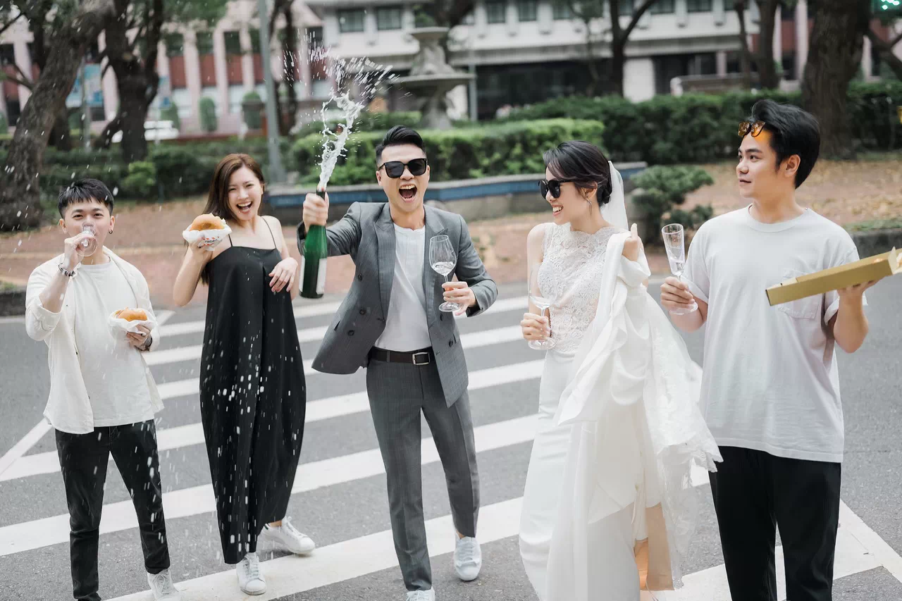 街拍婚紗｜城市巷弄與陽光外拍